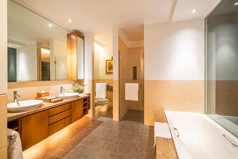 Bali running holiday bathroom